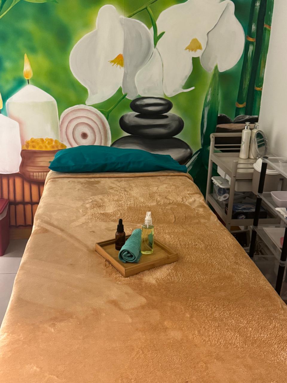 Montaje de masaje corporativo de Imora Spa en una oficina de Bogotá